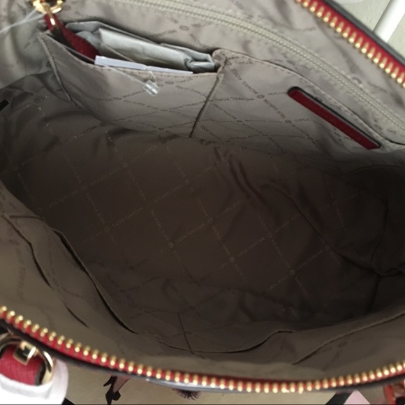 💗💗Michael Kors large satchel💗💗 - Picture 4 of 5